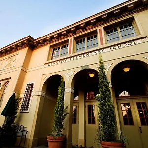 3* 酒店 米柯纳密思肯尼迪学院酒店